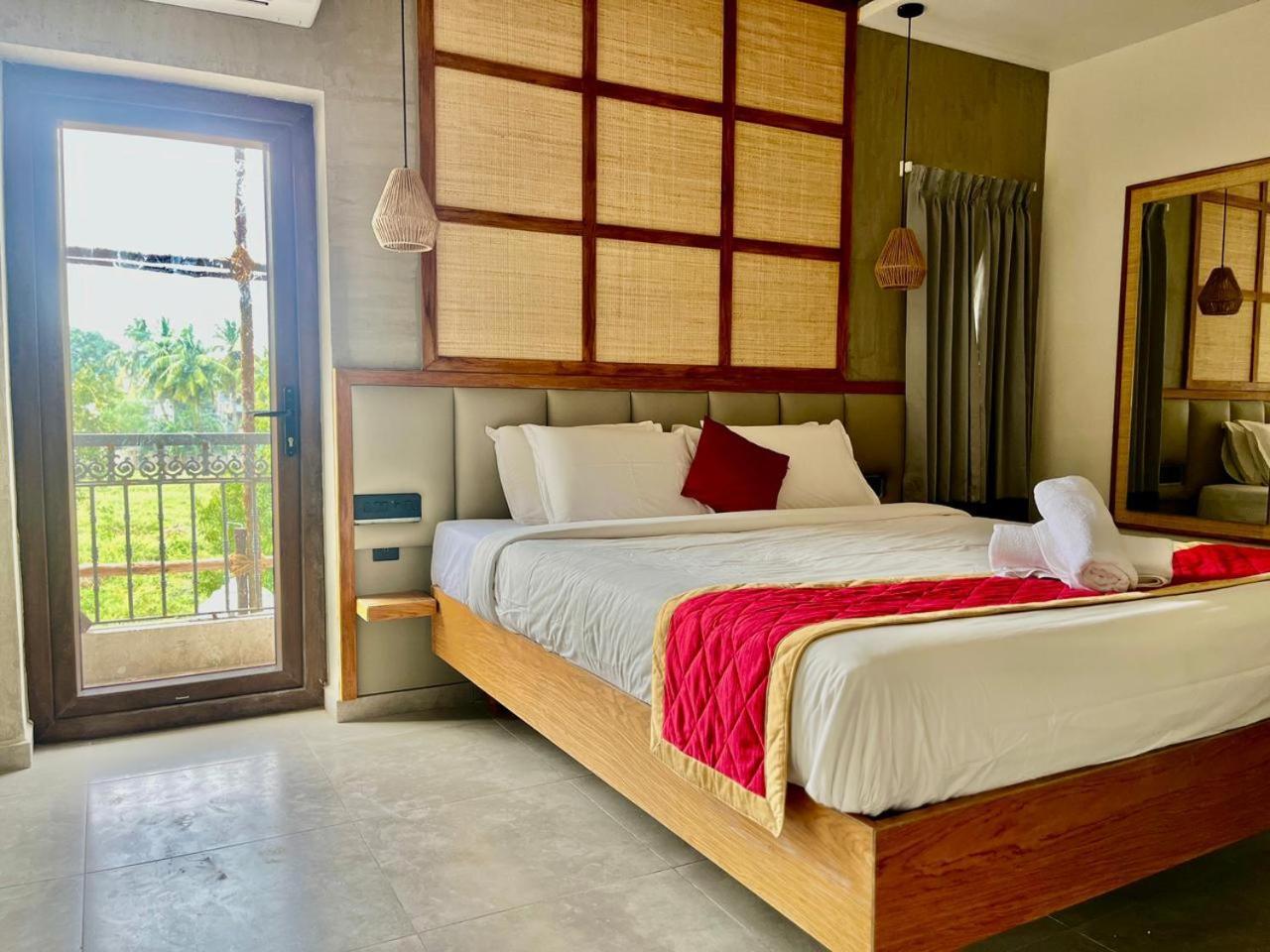 Hotel Castle Manor - Auroville Beach Pondicherry Exterior photo
